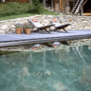Nachhaltiger Naturpool von Timberra Nachhaltiger Naturpool aus Holz von Timberra im Einklang mit den SDGs